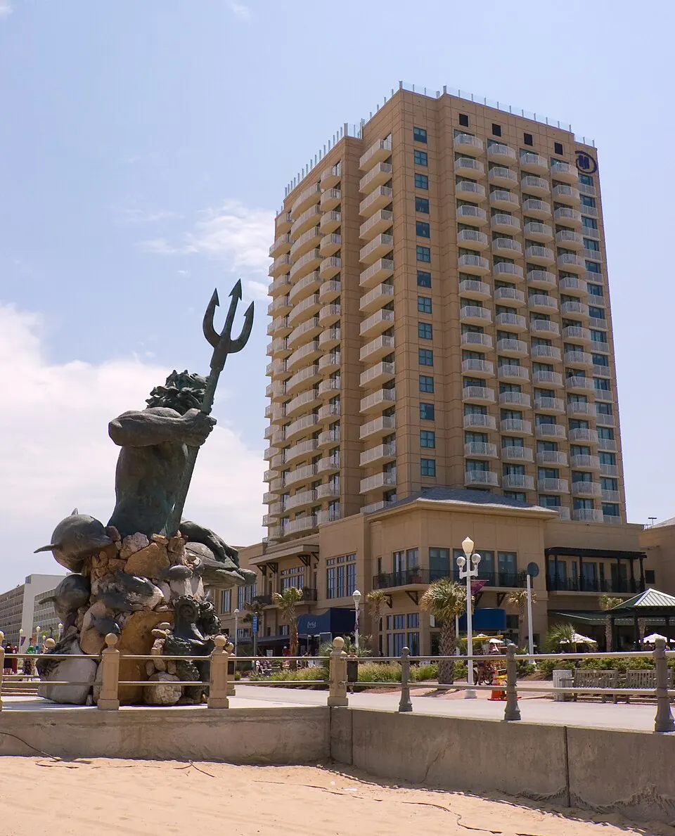 Hilton Virginia Beach Oceanfront tower beside the Neptune statue, photographed in 2007.