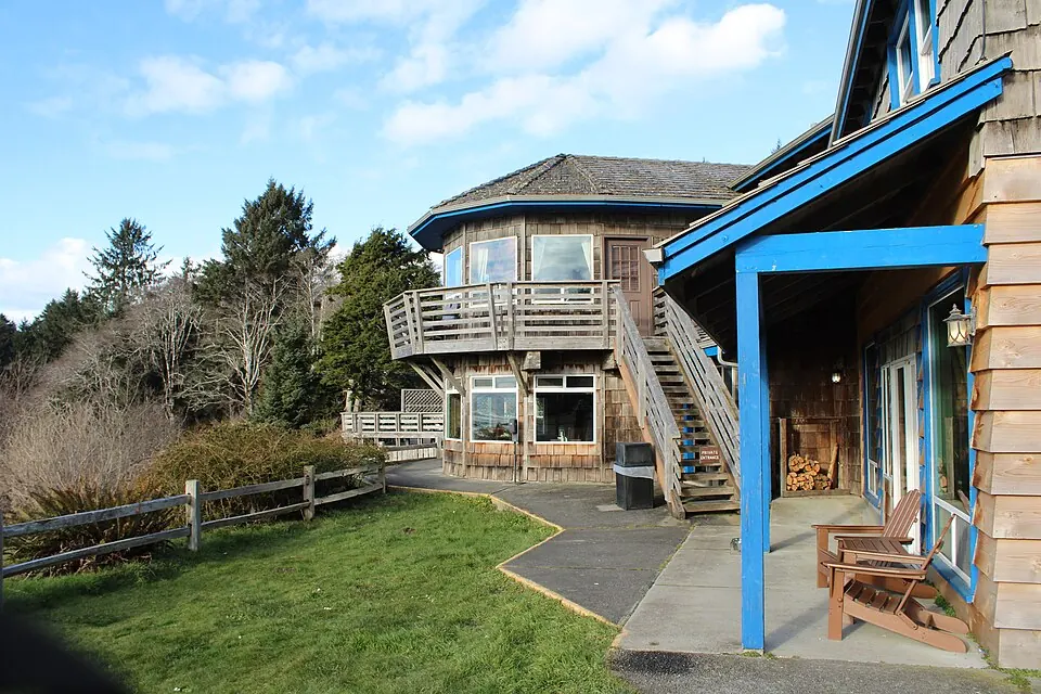 Kalaloch Lodge exterior and waterside porch in Olympic National Park, photographed in 2025.