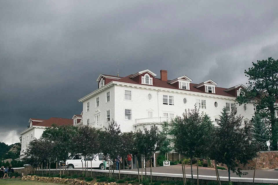 Historic exterior of the Stanley Hotel in Estes Park, photographed in 2018.